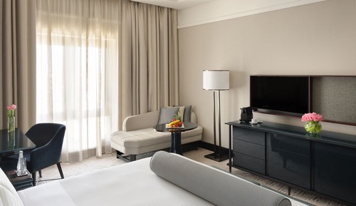 Deluxe Room, 1 King Bed, City View