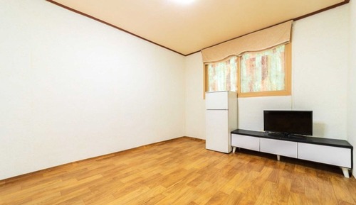 Room (Building A 202 Ondol)