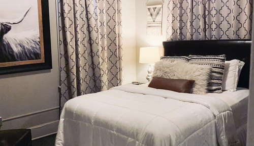 Luxury Room, 1 Queen Bed, Private Bathroom