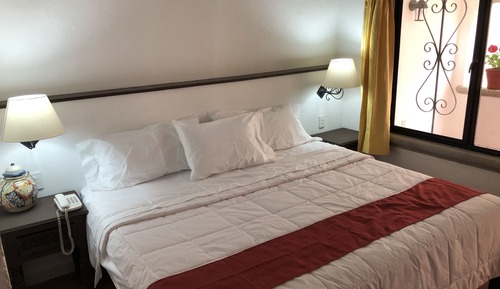 Standard Room, 1 King Bed