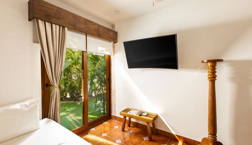 Family Suite with Kitchenette and Walk to Pool