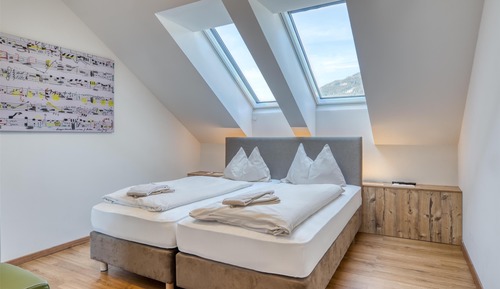 Classic Apartment, 5 Bedrooms, Balcony, Hill View