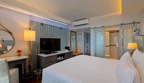 Room, Beachfront