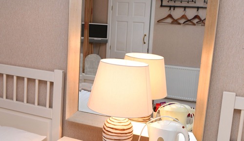 Twin Room (Robson)
