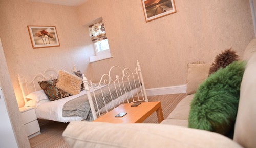 Double Room (Milburn large double)