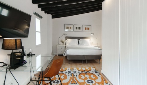 Suite, 1 Queen Bed with Sofa bed, Terrace (8)