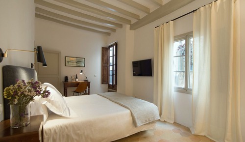 Suite, 1 Queen Bed with Sofa bed, Patio (6)