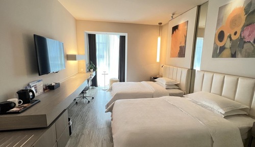 Twin Room (Very Sassy)