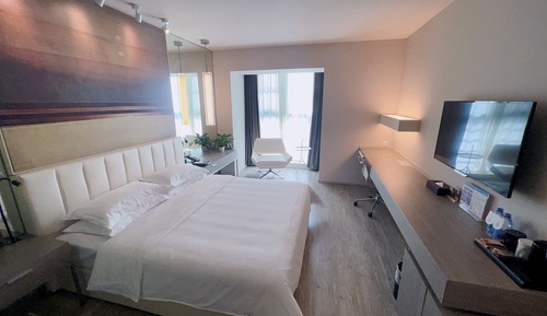 Double Room (Super Sassy)