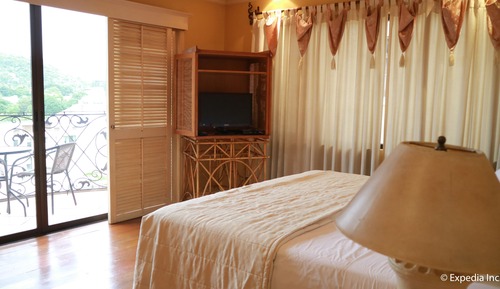 Panoramic Condo, 3 Bedrooms, Mobility Accessible, City View