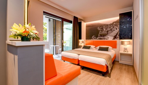 Basic Twin Room, Balcony, Mountain View