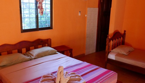 Deluxe Triple Room, Private Bathroom