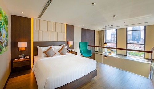 Loft (with Bathtub)