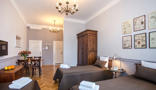 Classic Studio Suite, Kitchenette, Courtyard View