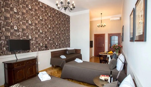 Classic Studio Suite, Kitchenette, Courtyard View (D2)