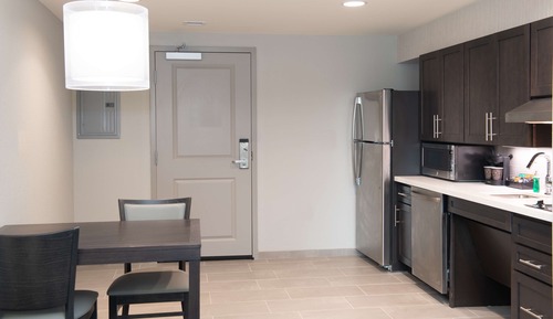 Studio, 1 King Bed, Accessible (Roll-in Shower)