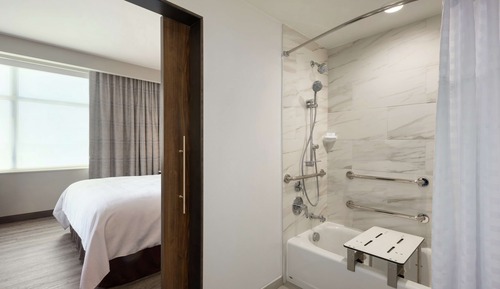 Suite, 1 King Bed, Accessible, Bathtub (2 Room)