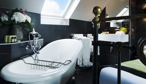 Signature Double Room, 1 Queen Bed, Bathtub (Design)