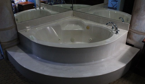 Standard Room, 1 Queen Bed, Jetted Tub