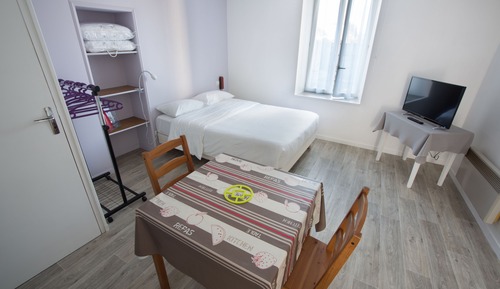 Studio, Kitchenette