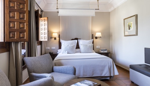 Standard Twin Room (2 Adults + 1 Child)