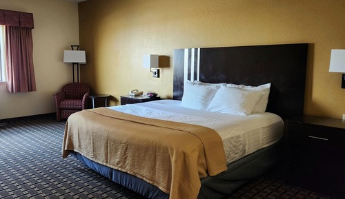 Suite, 1 King Bed, Accessible, Non Smoking (Mobility, Tub w/grab bars)