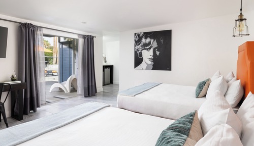 Deluxe Room, 2 Queen Beds, Pool View