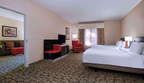 Suite, 2 Queen Beds, Accessible