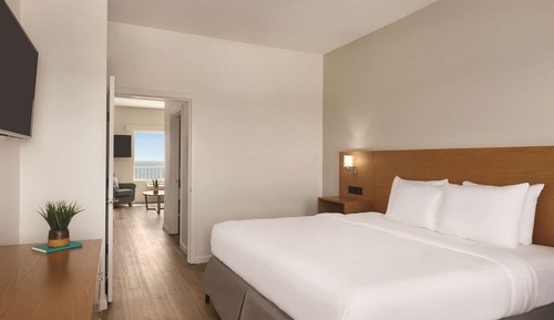 Suite, 1 Bedroom, Accessible, Non Smoking (Roll-in Shower)