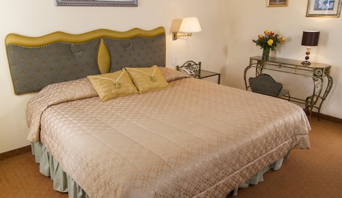 Standard Room, 1 King Bed