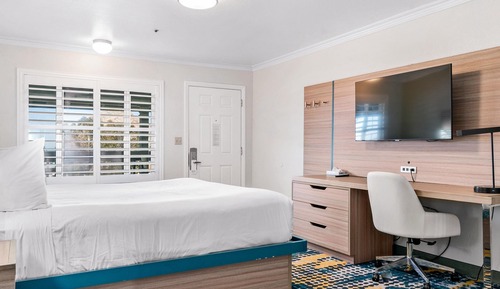 Standard Room, 1 King Bed, Accessible