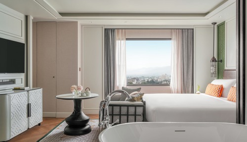Classic Room, 1 King Bed, Mountain View