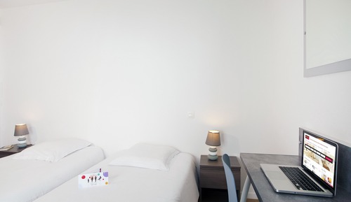 Studio, 2 Twin Beds