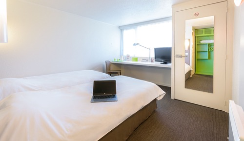 Next Generation, Room, 2 Twin Beds