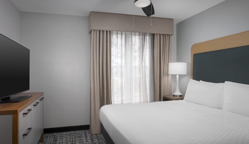 Suite, Accessible, Bathtub