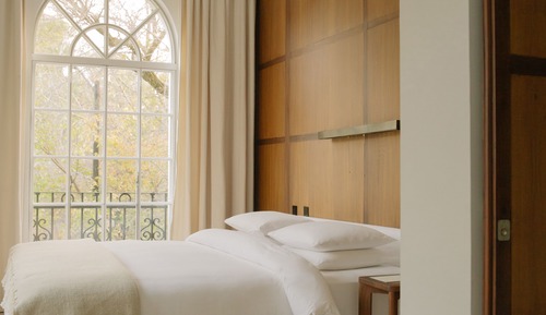 Studio Suite, Corner