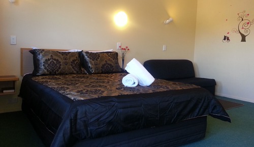 Studio, Jetted Tub