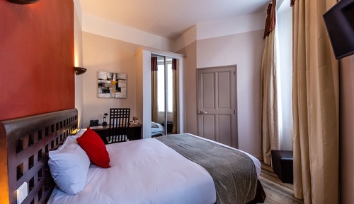 Classic Room, 1 Queen Bed, Non Smoking, City View