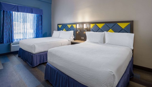 Deluxe Room, 2 Queen Beds, Accessible, Non Smoking (Mobility Accessible Room)
