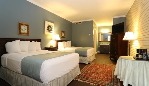 2 Queen Beds, Courtyard