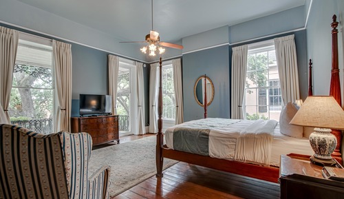 1 King Bed, Historic W/ Balcony