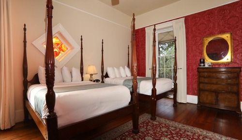 2 Double Beds, Historic W/ Balcony