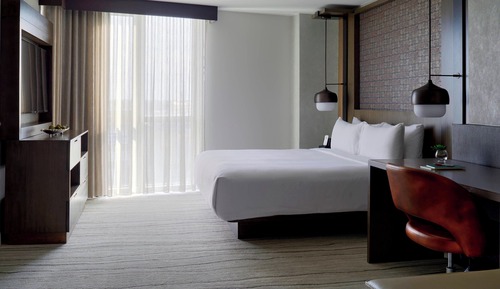 Room, 1 King Bed (Mobility Accessible, Tub)