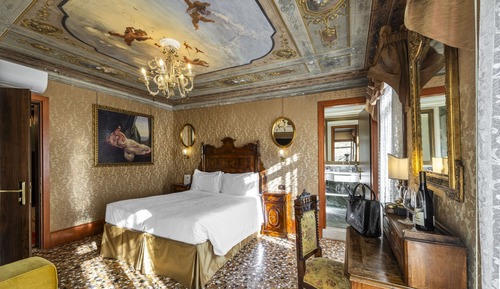 Deluxe Room, Terrace, Canal View