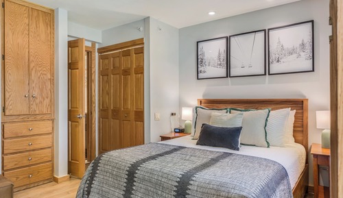 Premier Studio (Unit 202)