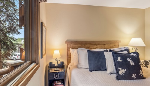Premier Studio (Unit 108)