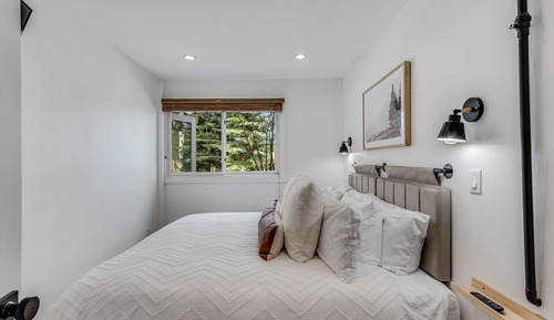 Premier Studio (Unit 101)