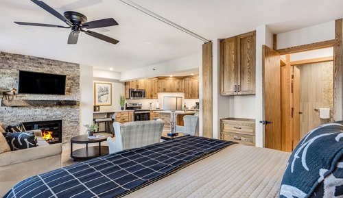Premier Studio (Unit 107)