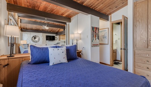 Deluxe Studio (Unit 113)
