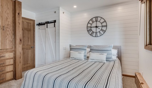 Premier Studio (Unit 102)